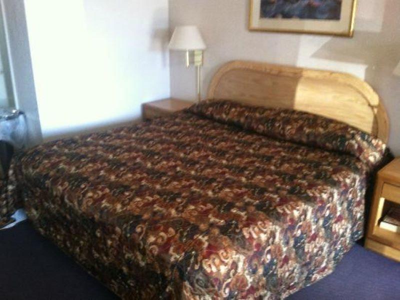Rodeway Inn & Suites Colorado Springs Exteriör bild