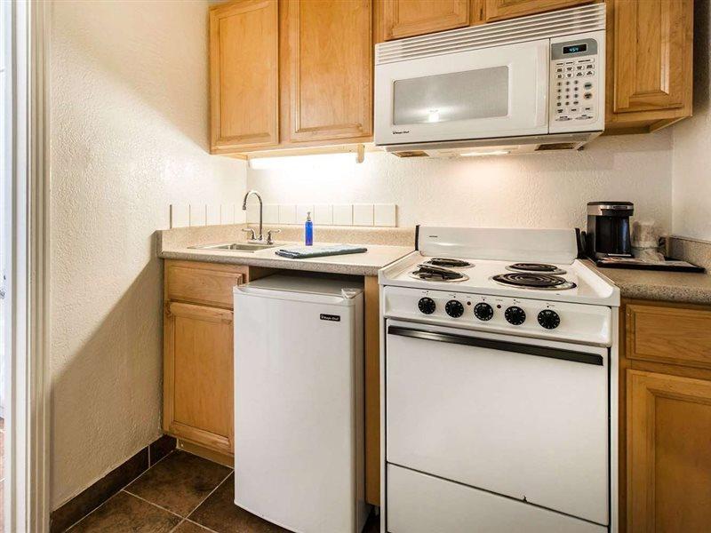 Rodeway Inn & Suites Colorado Springs Exteriör bild