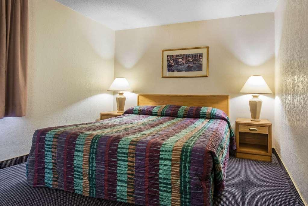 Rodeway Inn & Suites Colorado Springs Exteriör bild