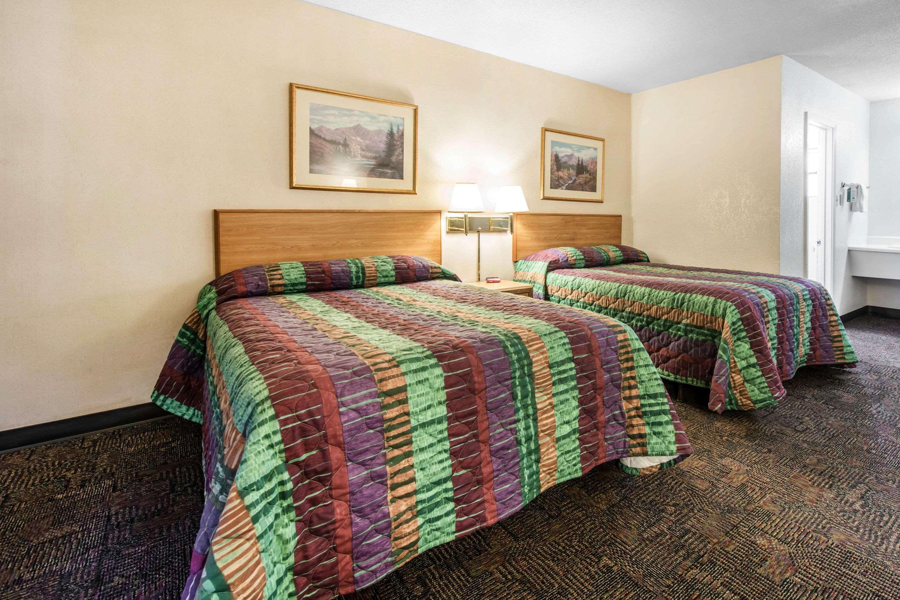 Rodeway Inn & Suites Colorado Springs Exteriör bild