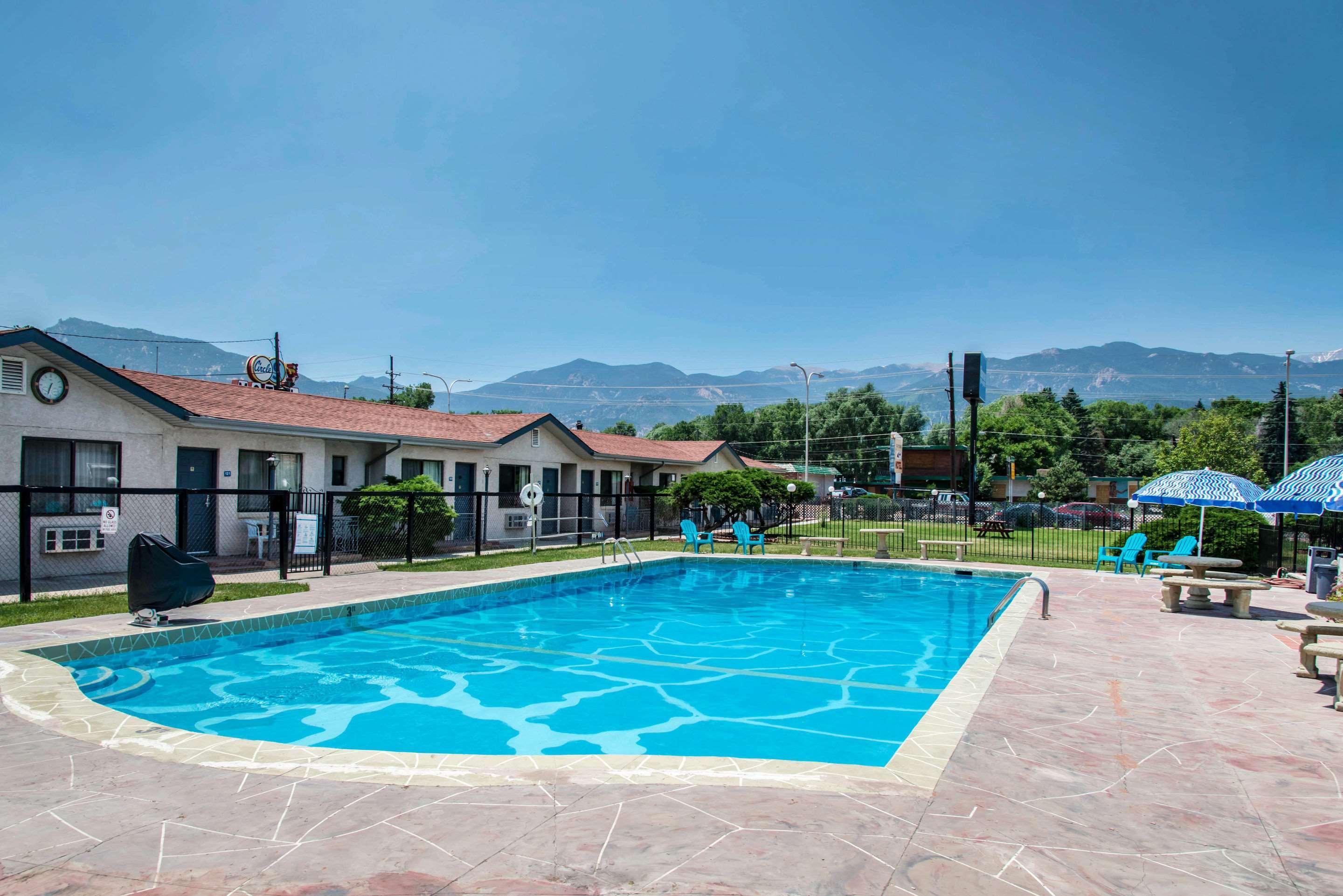 Rodeway Inn & Suites Colorado Springs Exteriör bild