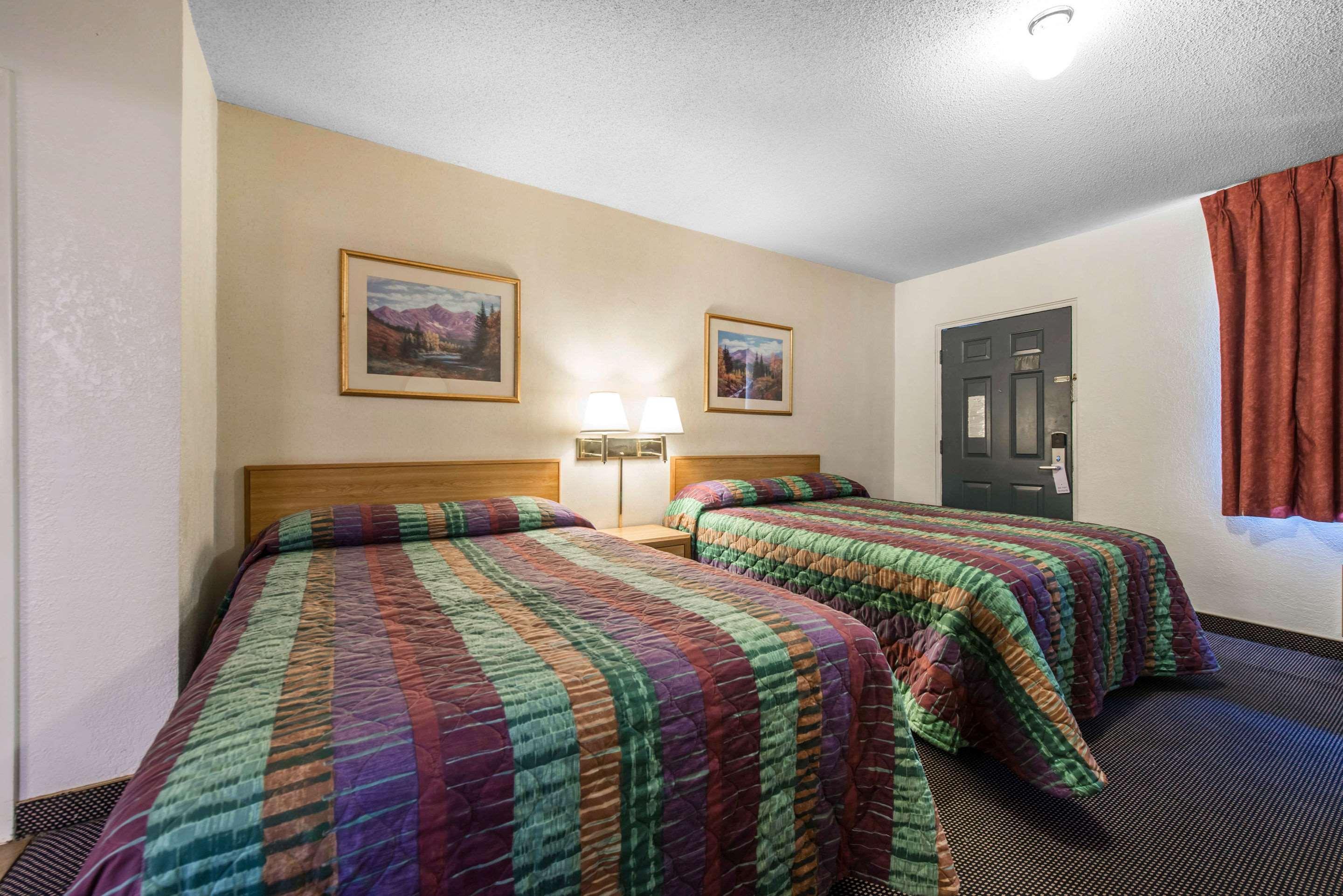 Rodeway Inn & Suites Colorado Springs Exteriör bild