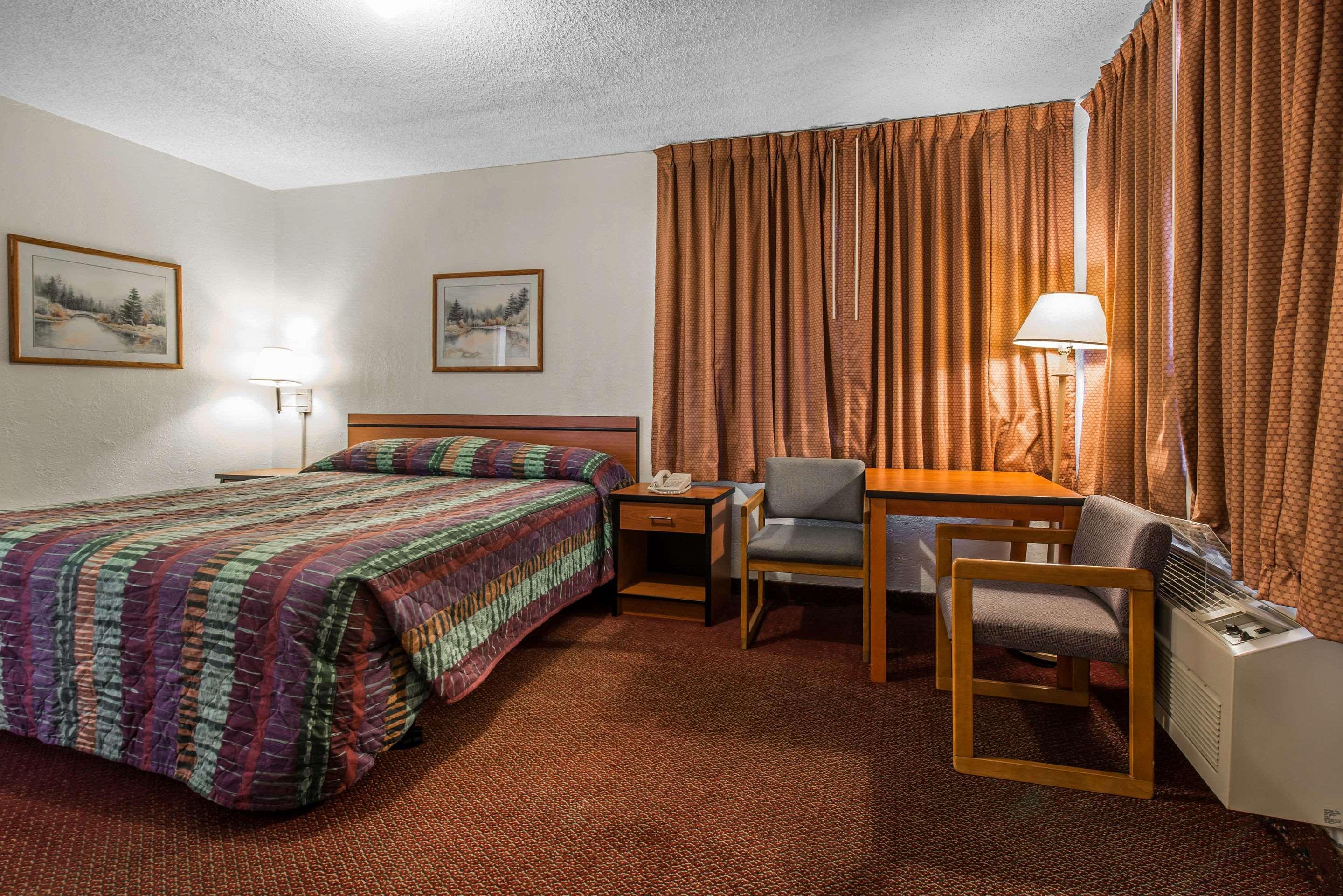 Rodeway Inn & Suites Colorado Springs Exteriör bild