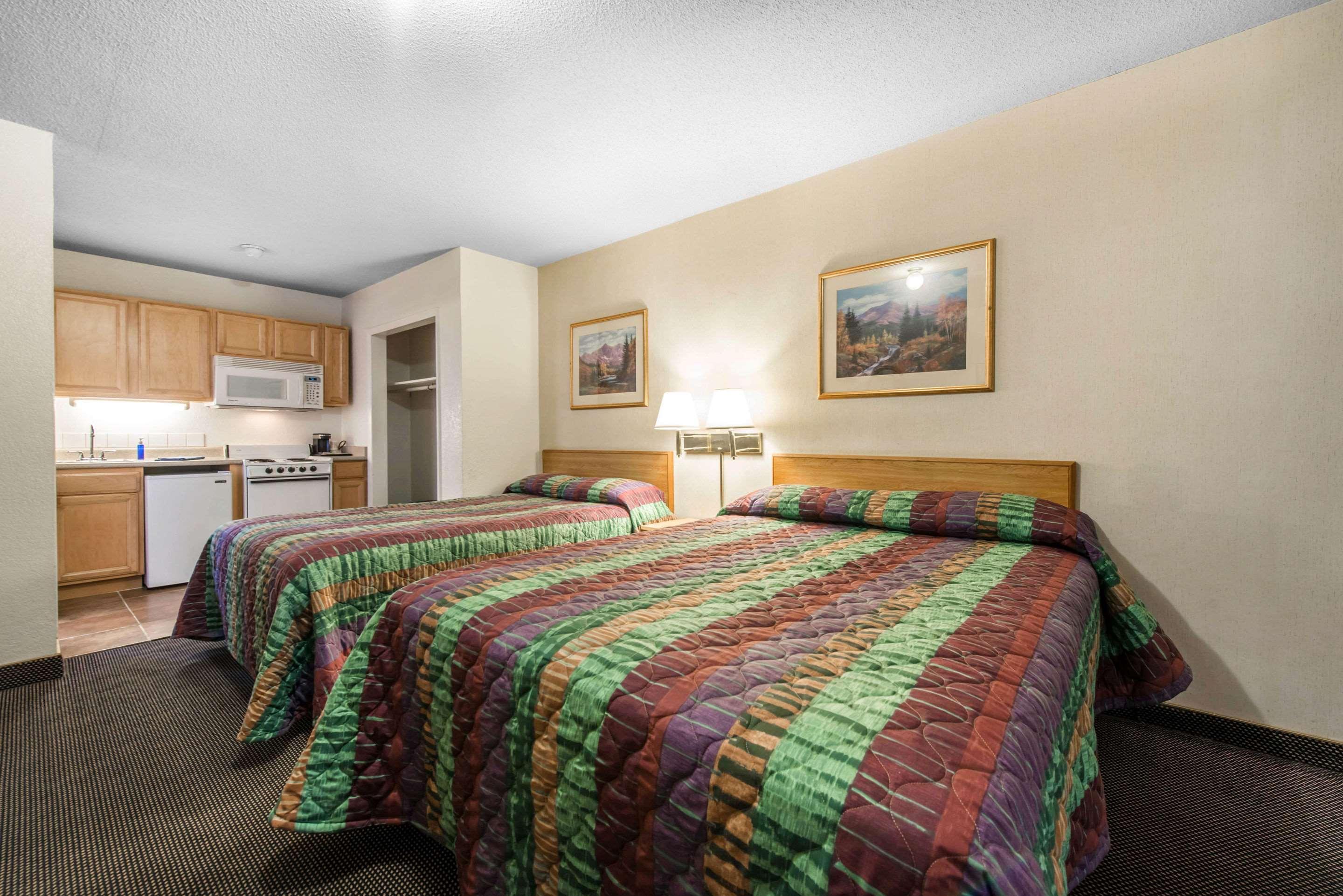 Rodeway Inn & Suites Colorado Springs Exteriör bild