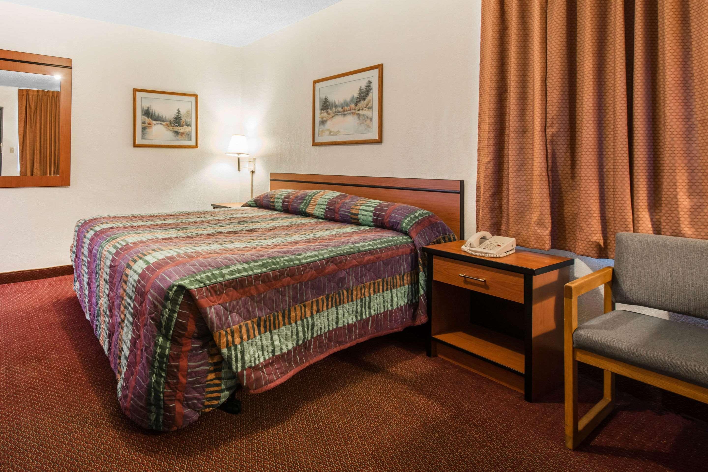 Rodeway Inn & Suites Colorado Springs Exteriör bild