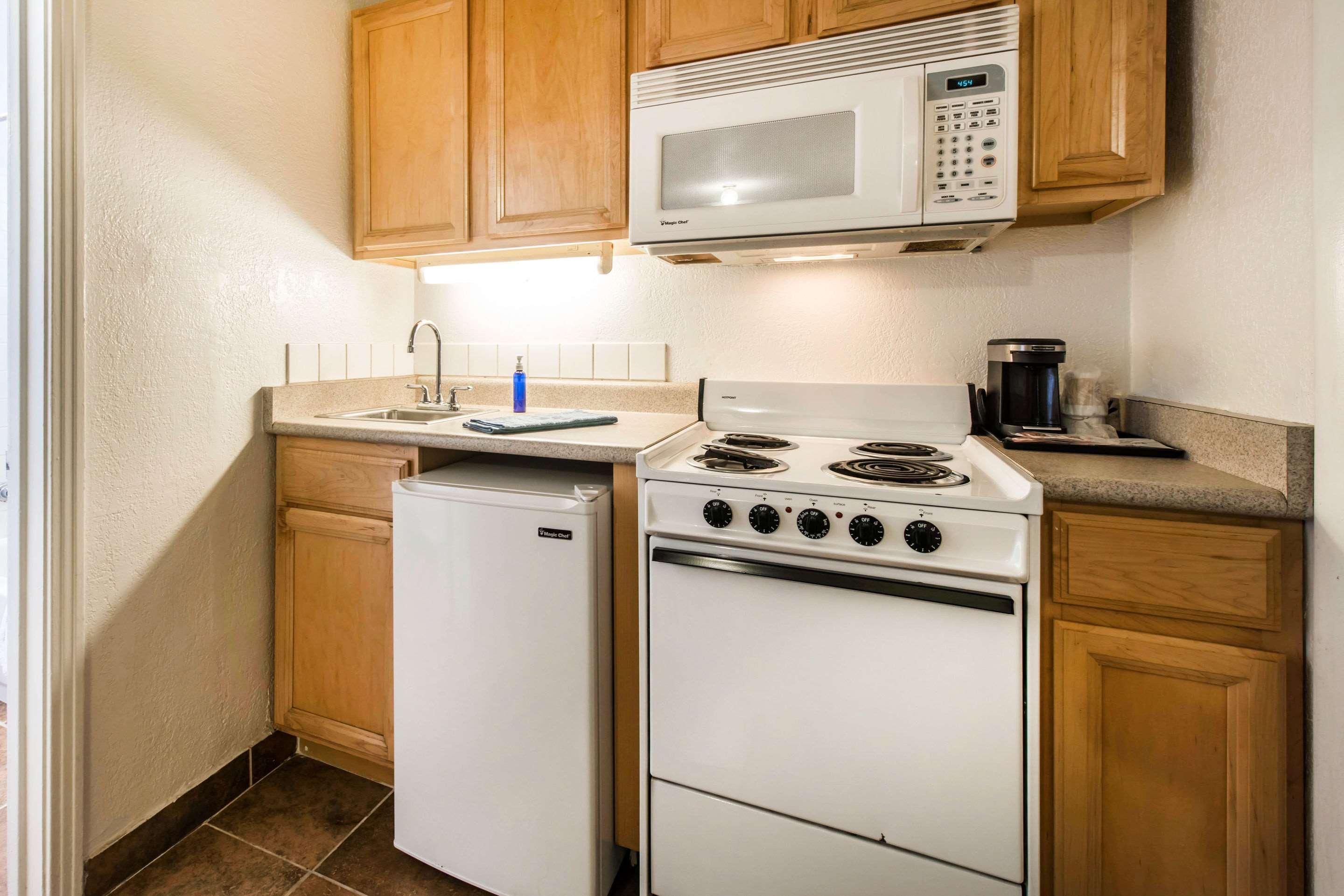Rodeway Inn & Suites Colorado Springs Exteriör bild