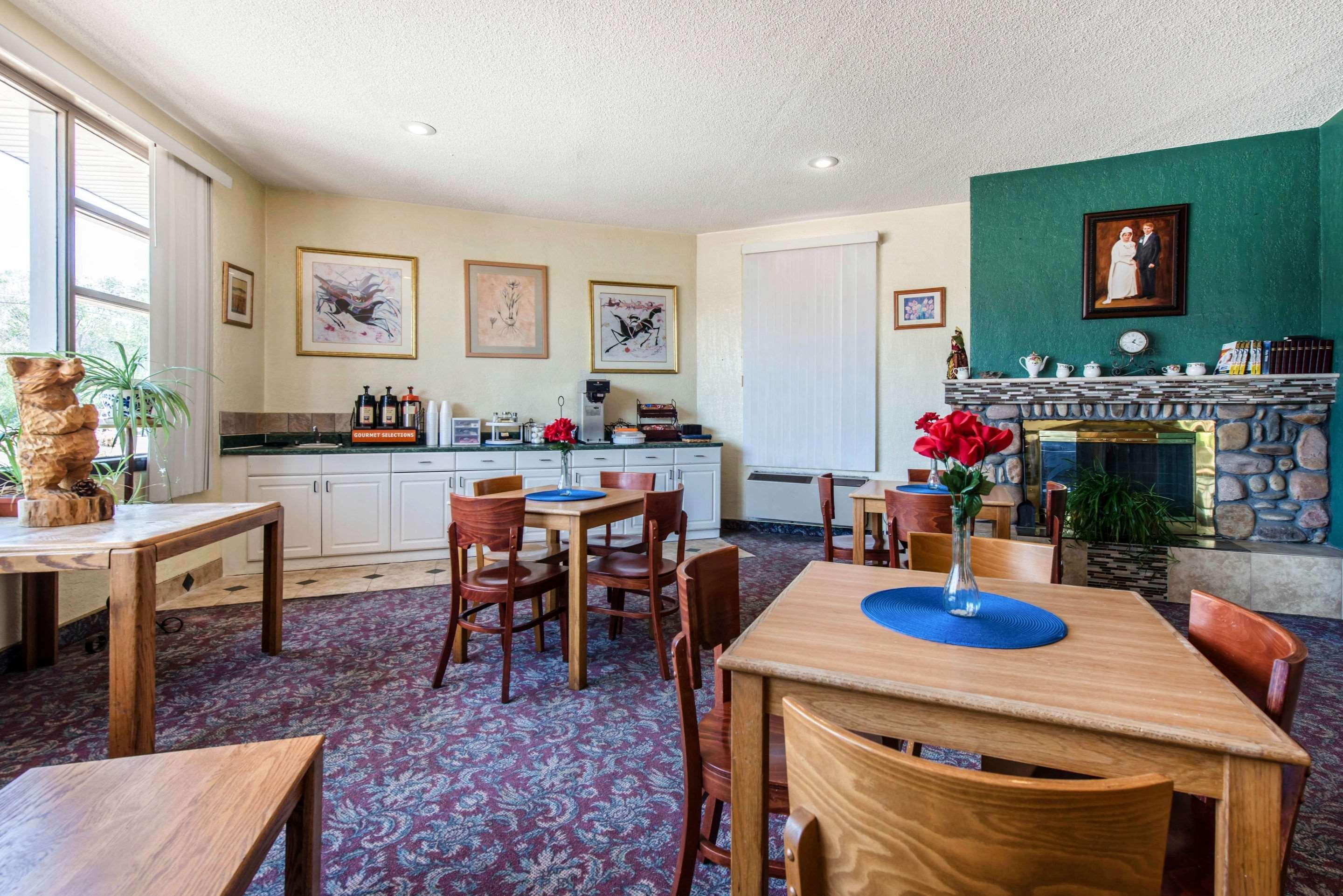 Rodeway Inn & Suites Colorado Springs Exteriör bild
